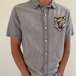Shirt with tiger logo